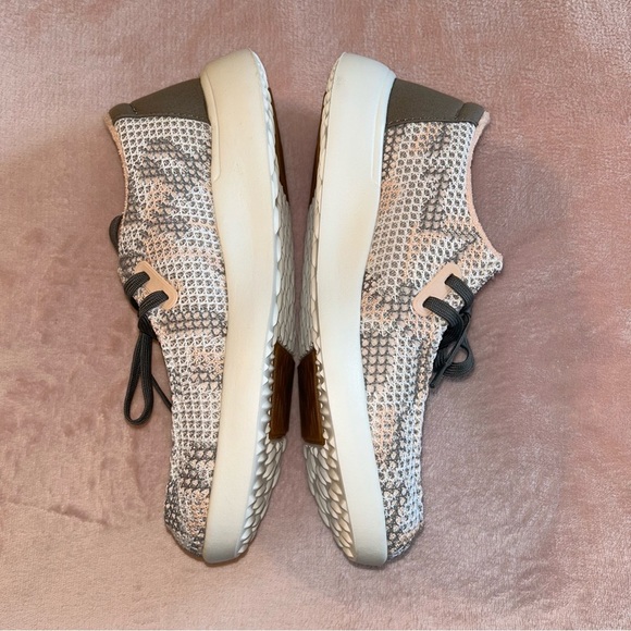 NWOT OrthoComfoot slip on boat shoes with inserts gray white pink mesh size 7 - Picture 3 of 9